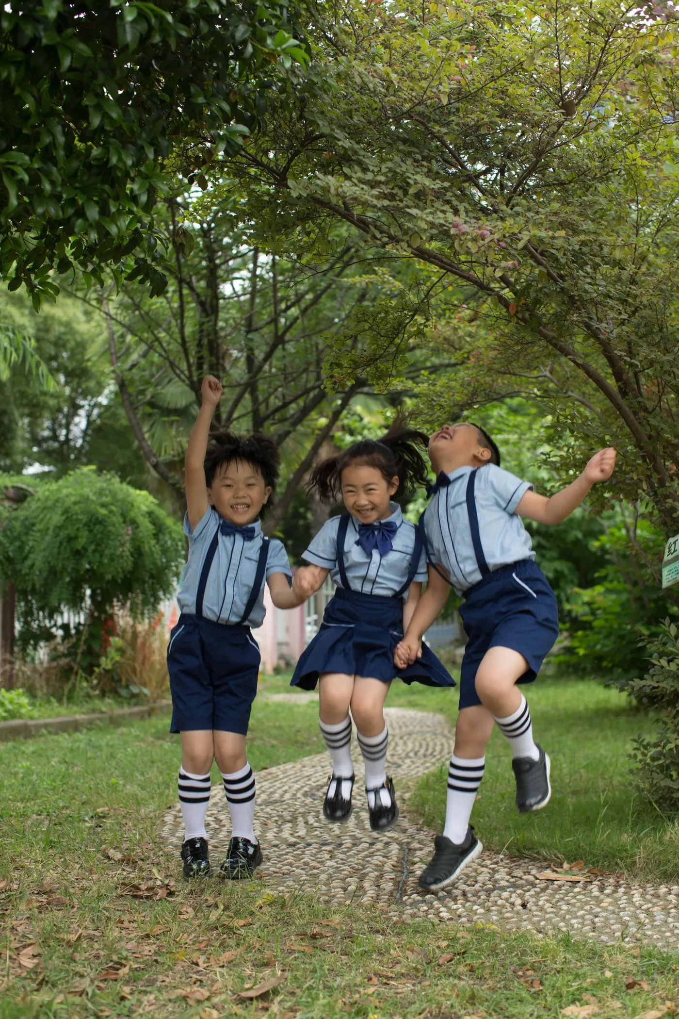 Crianças brincando no pátio da escola (imagem ilustrativa)
